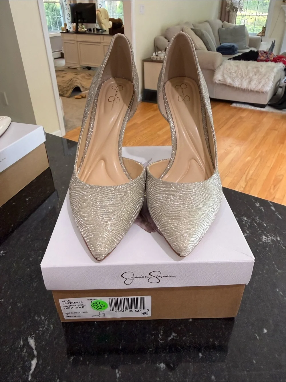 Jessica Simpson sparkling light